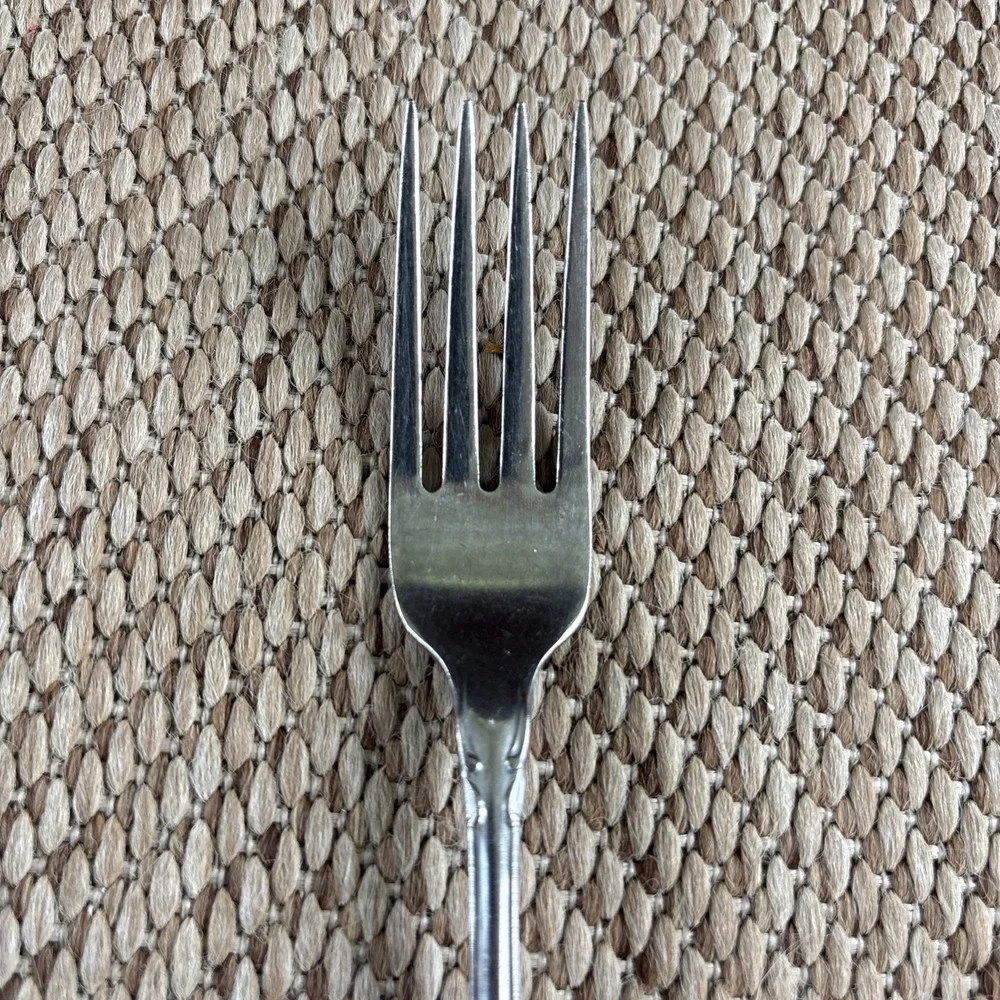 Oneida  Arbor True Rose Dinner Fork 7 1/4